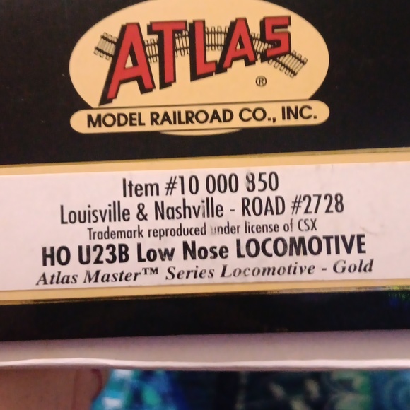 Atlas L&N Gray Locomotive Model - Picture 6 of 7